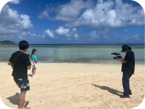 屋外撮影のシーン